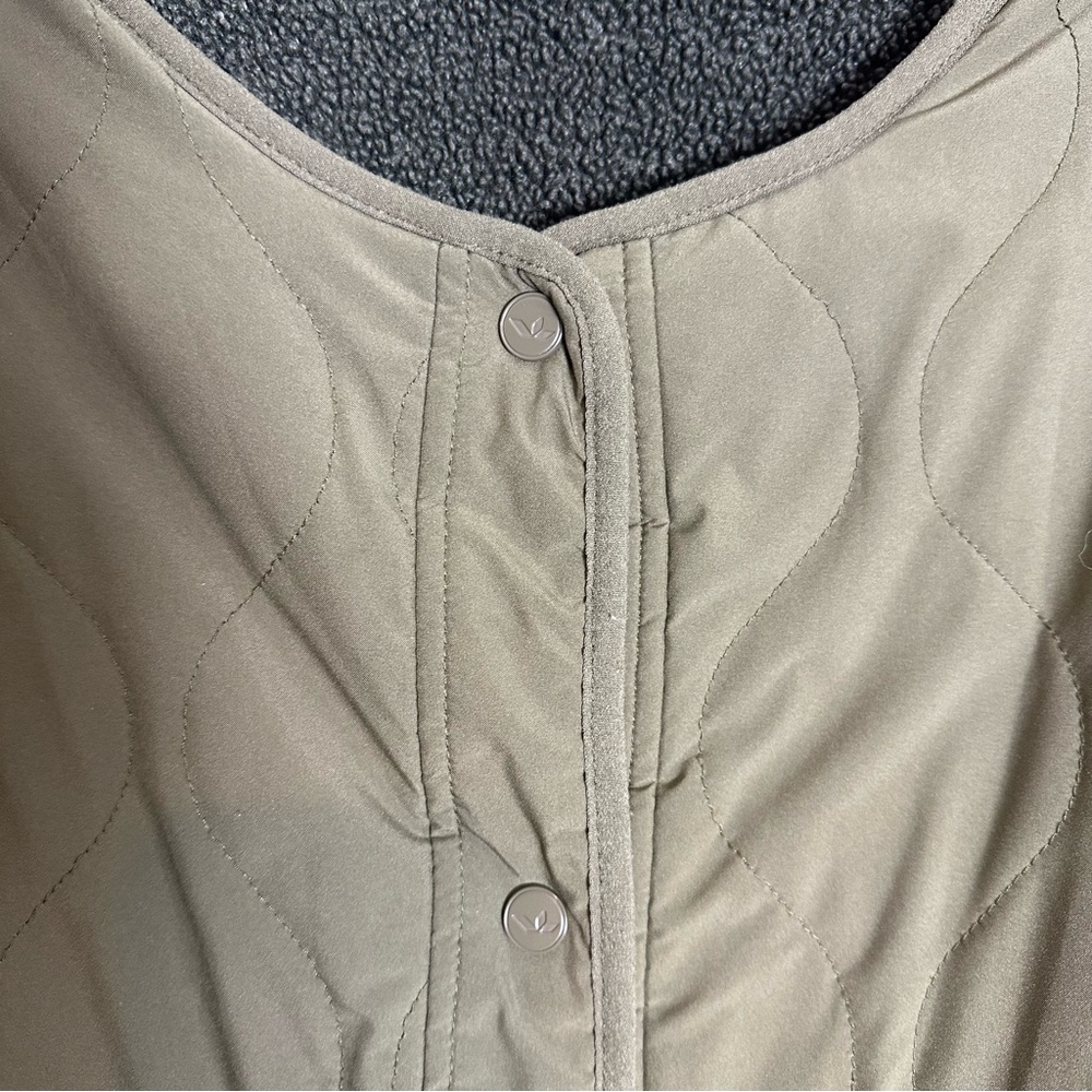 Koolaburra by UGG Reversible Sherpa Quilted Jacket, Olive Green | XXL - Picture 9 of 10